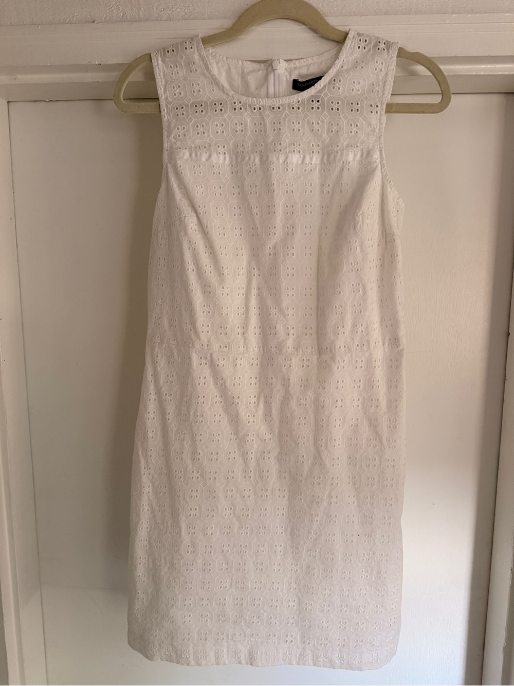 Banana Republic White Eyelet Shift Dress Size 6 Sleeveless Cotton Lined
